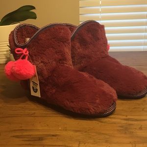 Super Comfortable Burgandy Slippers Size 4/5